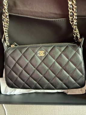 CHANEL Black Quilted Shoulder/Crossbody Bag with Gold Chain